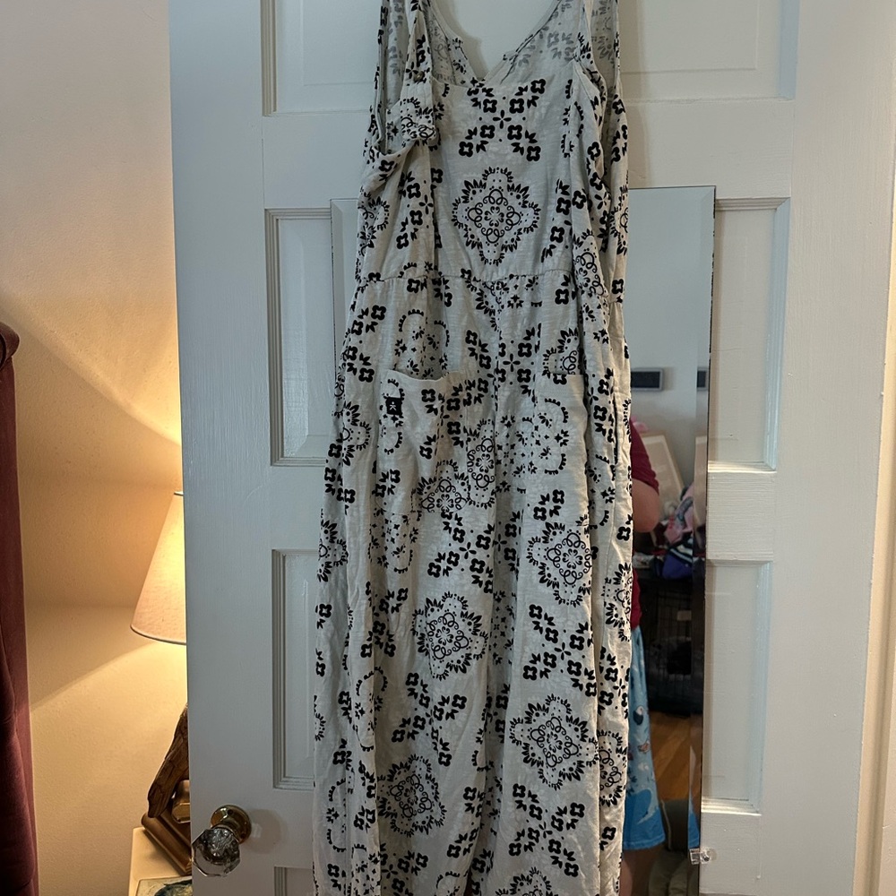 Patterned Black and White Jumpsuit - Picture 2 of 9